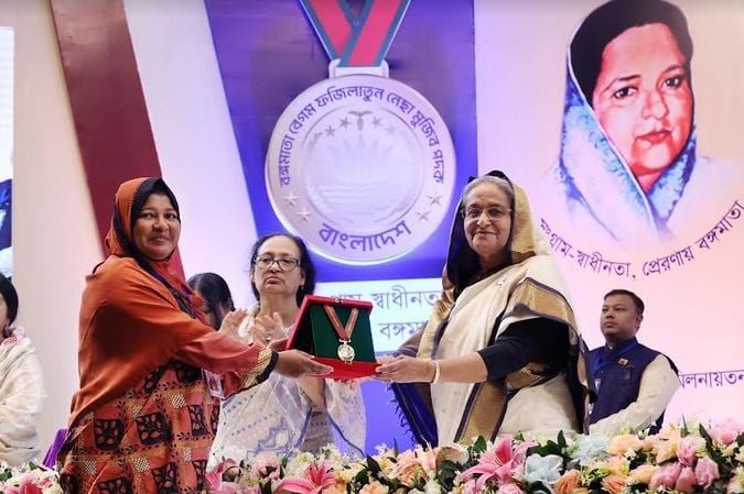 বঙ্গমাতা পাশে থাকাতেই জাতির পিতার সাফল্য অর্জন সহজ হয়েছে : প্রধানমন্ত্রী 2 বঙ্গমাতা পাশে থাকাতেই জাতির পিতার সাফল্য অর্জন সহজ হয়েছে : প্রধানমন্ত্রী