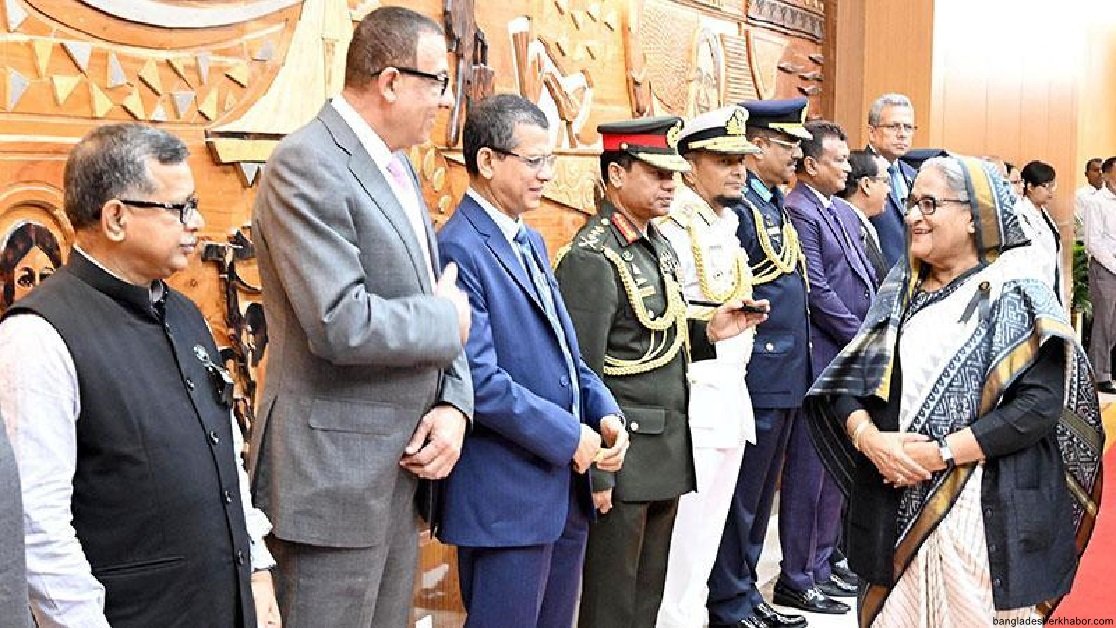 ব্রিকস শীর্ষ সম্মেলন যোগ দিতে ঢাকা ছেড়েছেন প্রধানমন্ত্রী 3 ব্রিকস শীর্ষ সম্মেলন যোগ দিতে ঢাকা ছেড়েছেন প্রধানমন্ত্রী