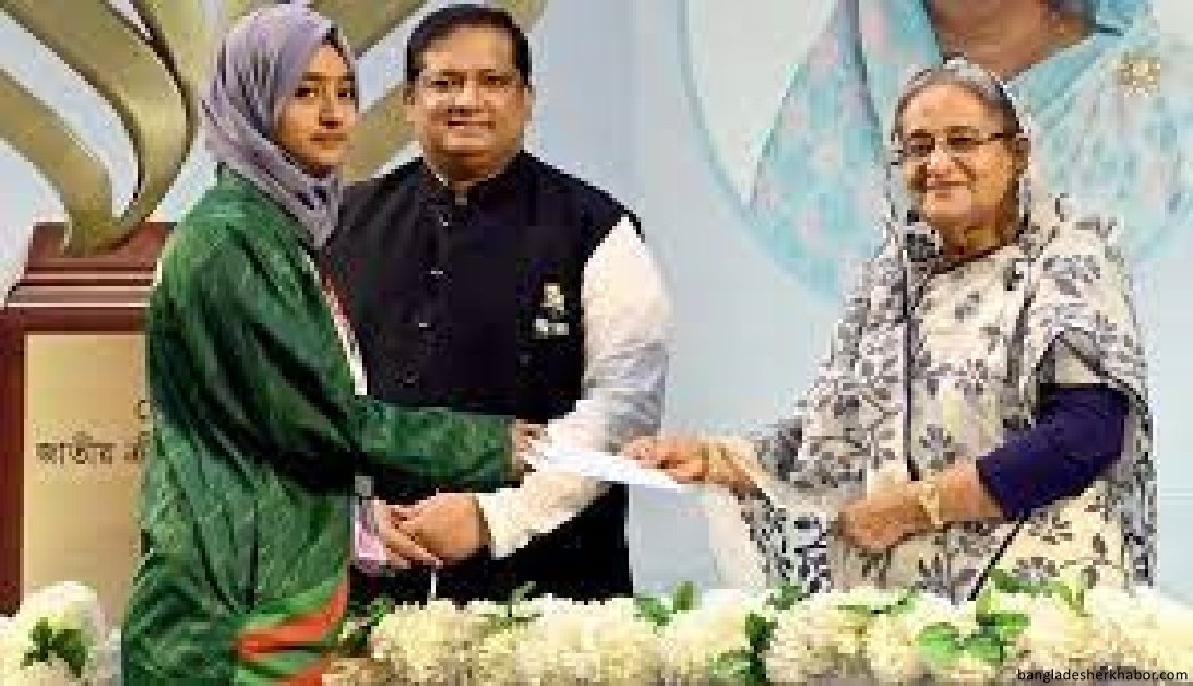 শেখ কামাল জাতীয় ক্রীড়া পরিষদপুরস্কার দিলেন প্রধানমন্ত্রী