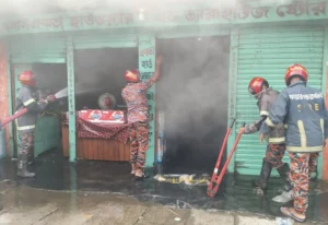 বিদ্যুতের শর্ট সার্কিটে পুড়ে গেল দশ ব্যবসায়ীর সর্বস্ব