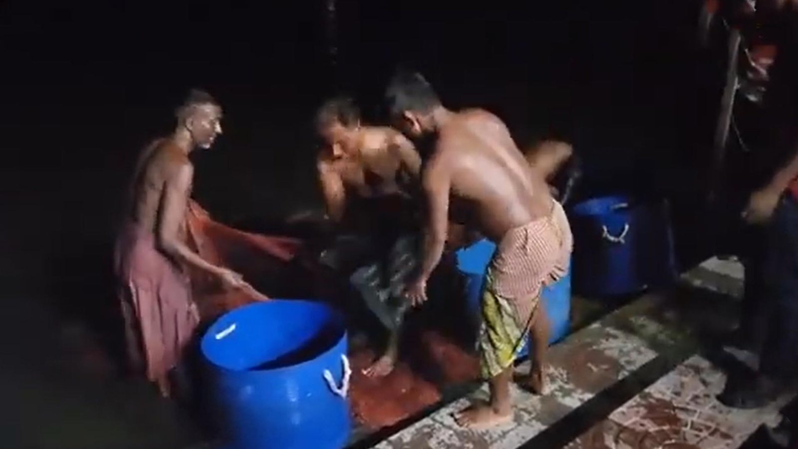 বেনজীরের পুকুর থেকে মাছ চুরির অভিযোগে মৎস্য কর্মকর্তার বিরুদ্ধে মামলা