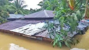 কক্সবাজারের আড়াই লাখ মানুষ পানিবন্দি, খাবার পানি ও শুকনা খাবার সংকট!