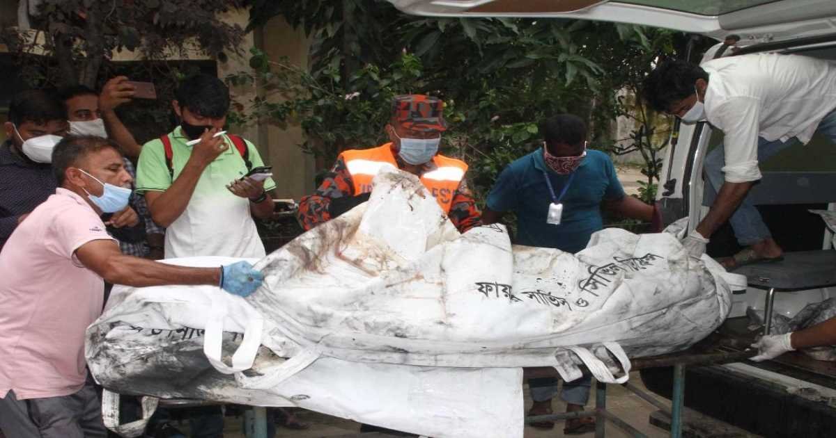 ঢাকা মেডিকেল মর্গে গুলিবিদ্ধ লাশের সারি 1 ঢাকা মেডিকেল মর্গে গুলিবিদ্ধ লাশের সারি 1 ঢাকা মেডিকেল মর্গে গুলিবিদ্ধ লাশের সারি